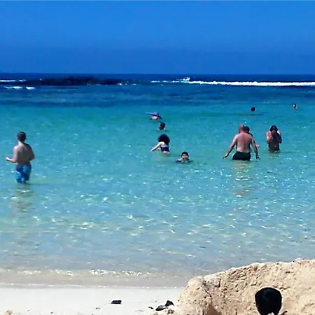 Directo A La Arena De La Playa Del Cotillo, Lagos Apartment
